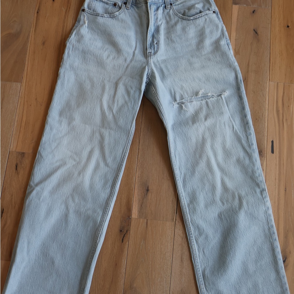 NWT Abercrombie & Fitch High Rise The 90s Relaxed Jeans. Size 10 / 30.